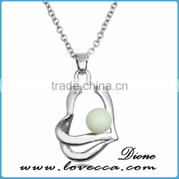 Plated Noctilucent Necklace Pendant Women Heart Shape Glow Dark Necklace photo-3