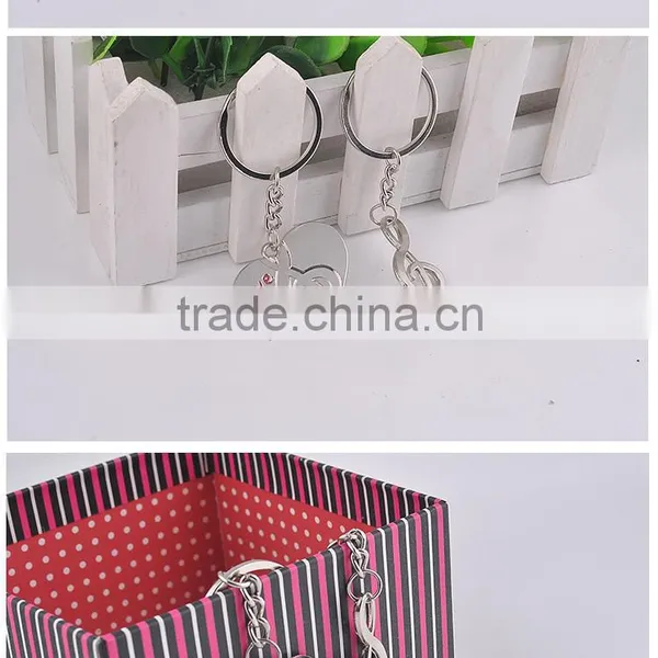 Wholesale Metal Keychain Small Gifts English Couple Keychain photo-5