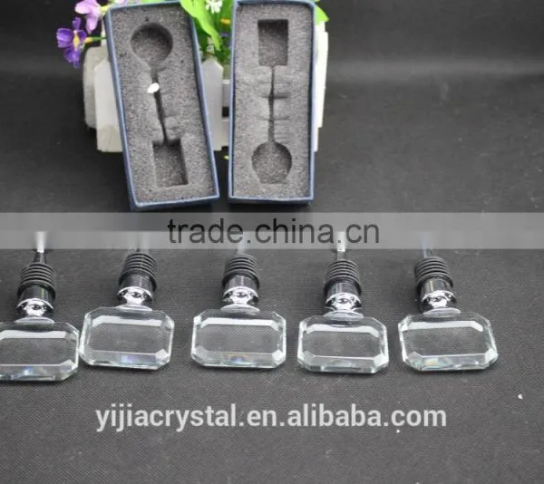 Factory Directly Sale Best Quality Square Cube Crystal Wine Stopper for Wedding Gift photo-2