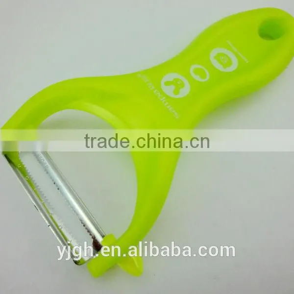 Nice Look Lovely Plastic Handle Serrated Peeler With Potato Eye Dig