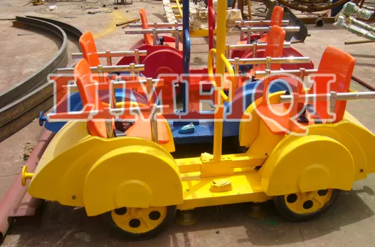Thrilling Amusement Track Rides Outdoor Meniscus Drift Flying Car