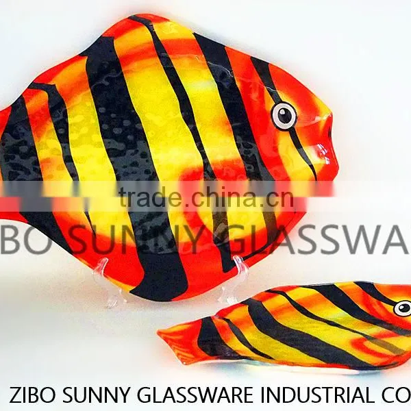 Free Happy Tropical Fish Plate Glass photo-5