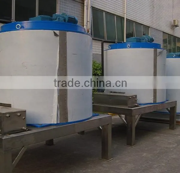 Flake ice machine with high refrigeration efficiency