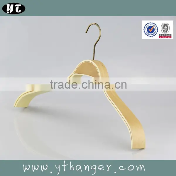 HA6672 Cheap Natural Laminated Hanger for Clothes Store photo-3