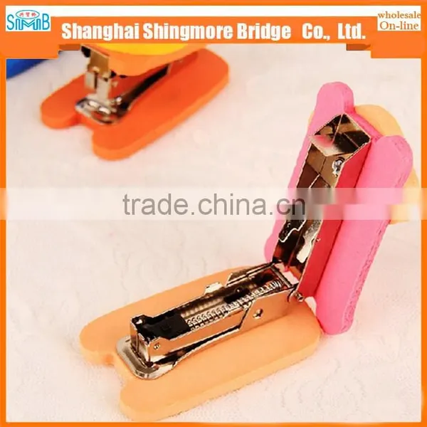 China Supplier Hot Sales Good Quality Cute Carton Wooden Stapler for Student photo-3