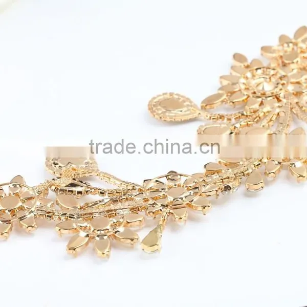 Wholesale New Style Gracious and Elegant Plastic Pearl Rhinestone Lace for Overall Decoration photo-3