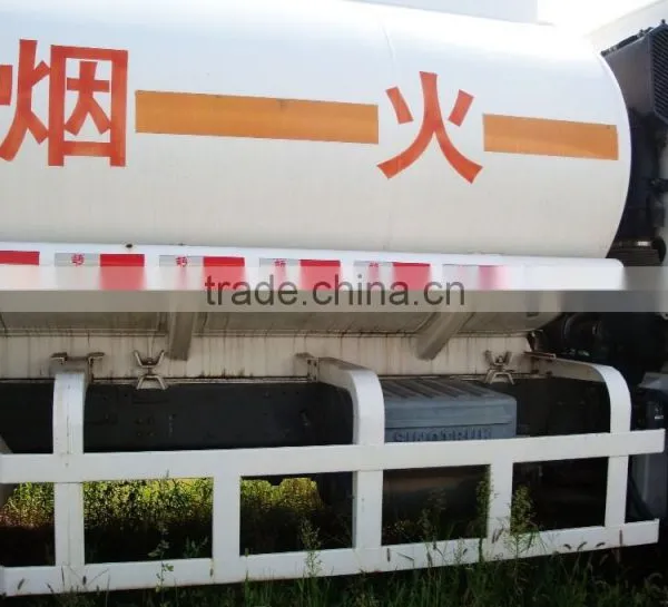 HOWO Chinese Oil Tank Truck 20L Sinotruk photo-4