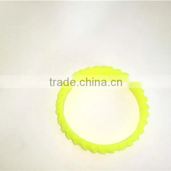 Popular Yellow Rubber Bracelet Silicone Hand Chain for Girls Made in China