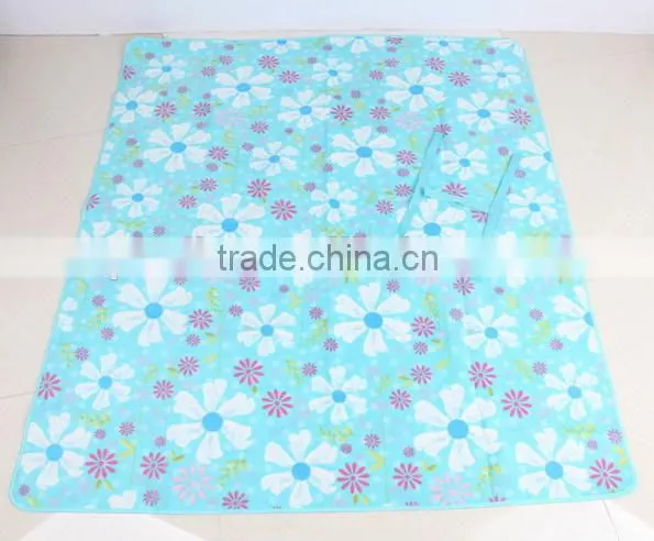 Cheap Custom Polyester Portable Waterproof Folding Polar Fleece Picnic Blanket photo-3
