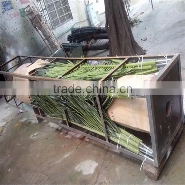 Artificial Fiberglass Coconut Palm Tree With Fireproof for Sale Outdoor Decoration photo-2