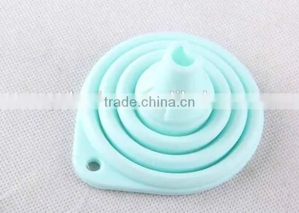 Hanging Cooking Tool Folding Circular Silicone Funnel photo-4