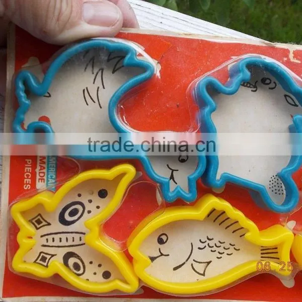 6 Plastic Cookie Cutters Shaped Like Small Animals - Dog, Bear, Painting Tools photo-3