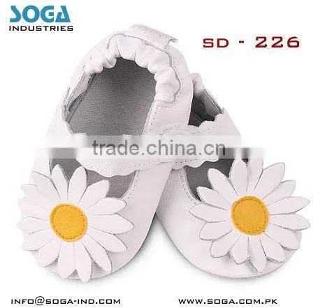 Flower Summer Sandal Baby Shoes With Comfortable Design 2011