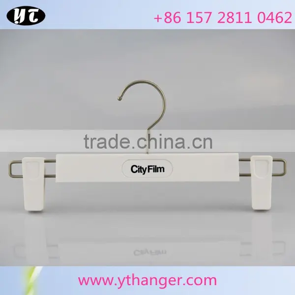 Hot Sale Long Hook Plastic Rubber Pants Hanger With Metal Clips photo-3