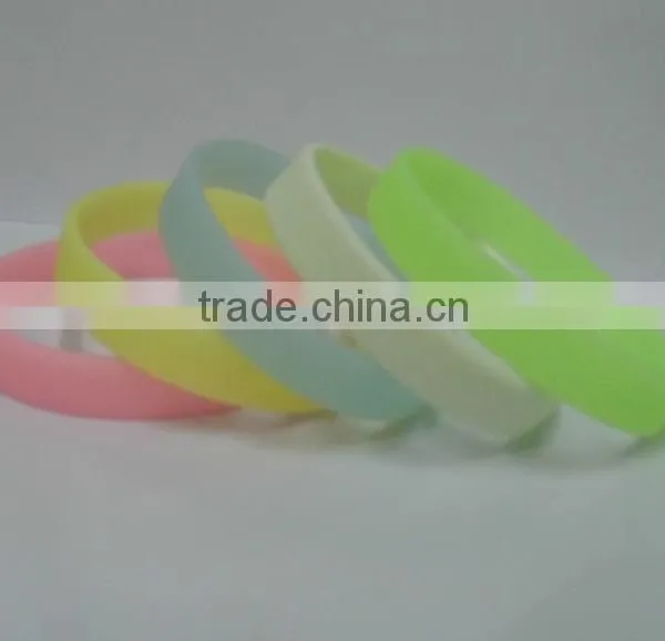Wholesale Eco-Friendly Elastic Silicone Wristband, Cheap Custom Silicone Bracelet Glow in Dark photo-2
