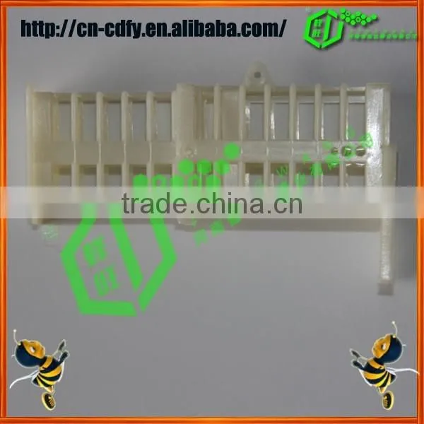 2014 Hot Selling Plastic Bee Queen Cage photo-4