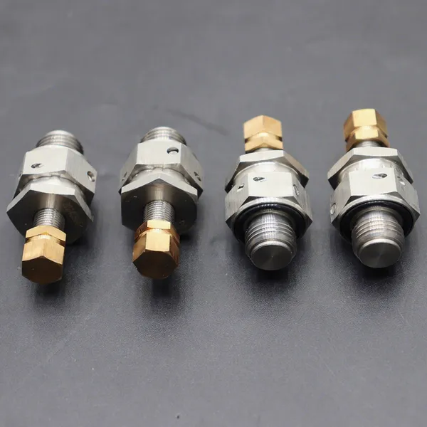 High Pressure Inflation Valve Fitting YNF16824 80759069 | Hydraulic Hose Connector for Excavator Construction Machinery Carbon