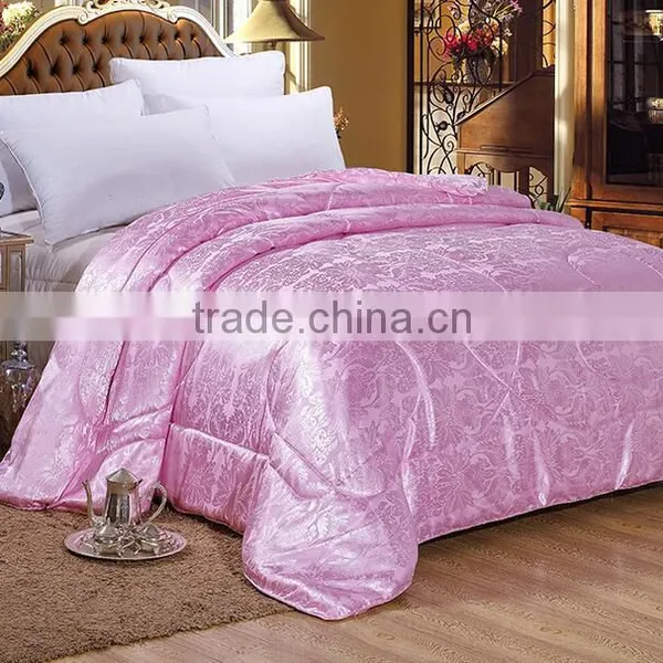 100% Silk Quilt With Red Color Jacquard Flower photo-2
