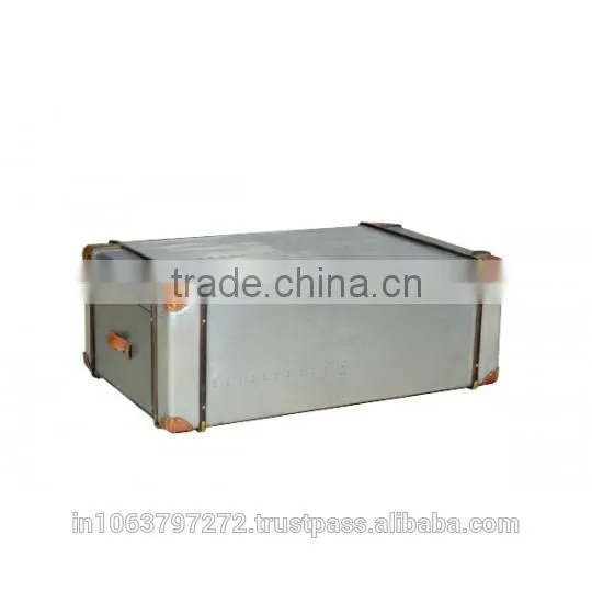 Aero Coffee Table With Trunk Style