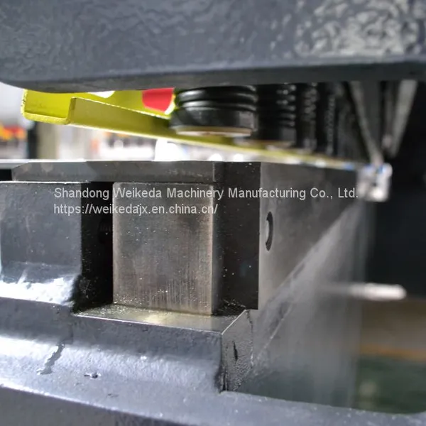 DAC3213-HT071 CNC Shearing Machine photo-4