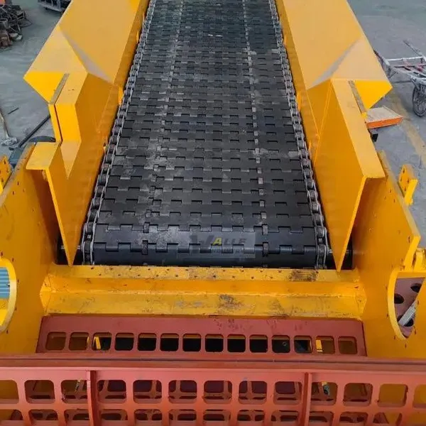 High Performance Diesel Engine Wood Crusher Tree Bark Root Grinding Machine