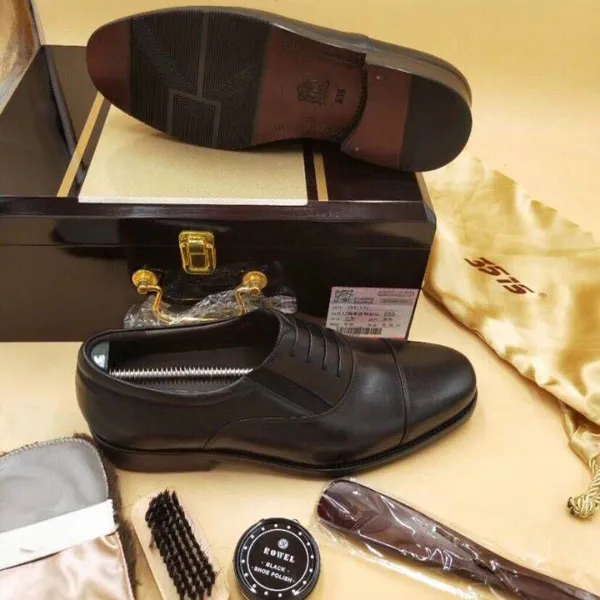 General Leather Shoes in Wooden Box Packaging. Custom Production of Leather Shoe Leather Box Packaging photo-2