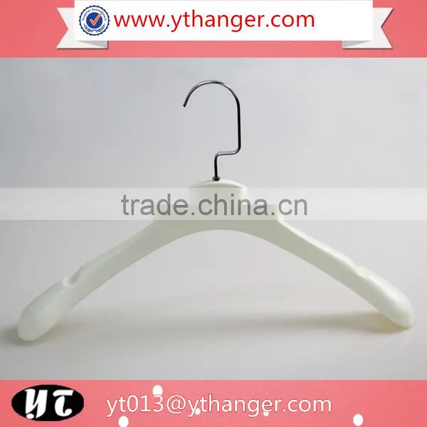 CY-647 New Premium Luxury Plastic Cloth Hanger White Plastic Hanger With Notch Supplier's Choice photo-3