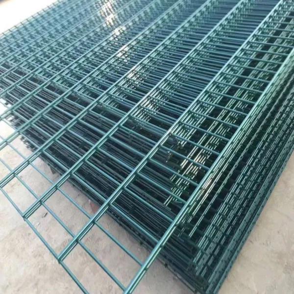 Cerca de Rede de Fio Duplo Recoberta em PVC com Altura de 0.63 - 3.0m para Uso Industrial