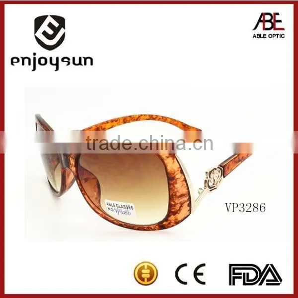 Latest Fashion Italian Designer Brand Sunglasses With Yourself Logo photo-2