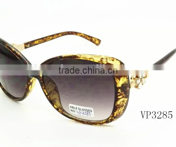 Wholesale Price Fashion Women Sunglasses With Flower Shaped Diamond photo-2