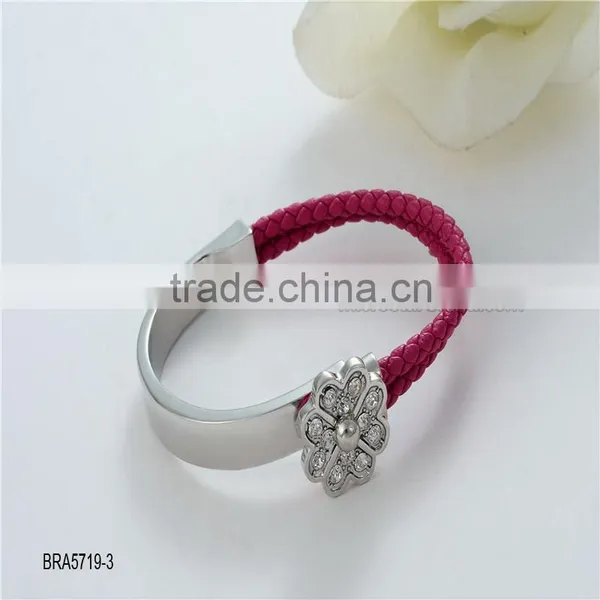 Plum-shaped Diamond Alloy Plating Red Leather Crystal Bangle photo-4