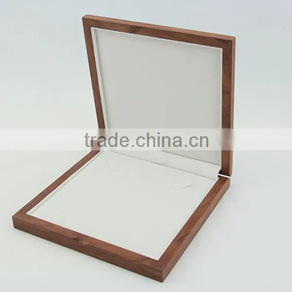 Luxury High-end Rosewood Jewellry Boxes / Wood Box Packaging for Pendant photo-2