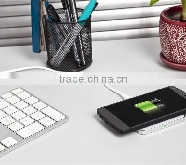 Handsome Appearance Desktop Wireless Charger Mobile Power Bank 5000mah