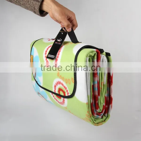 Wholesale Hot Sell Household High Quality Waterproof Folding Picnic Mat With Black Handle photo-2