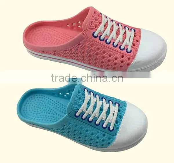 Hot Selling Products Good Quality of Clogs From China photo-3