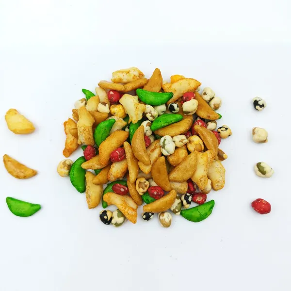 Savory Oven-Baked & Fried Kakinotane Rice Snacks With Assorted Coated Beans for Private Label OEM photo-2
