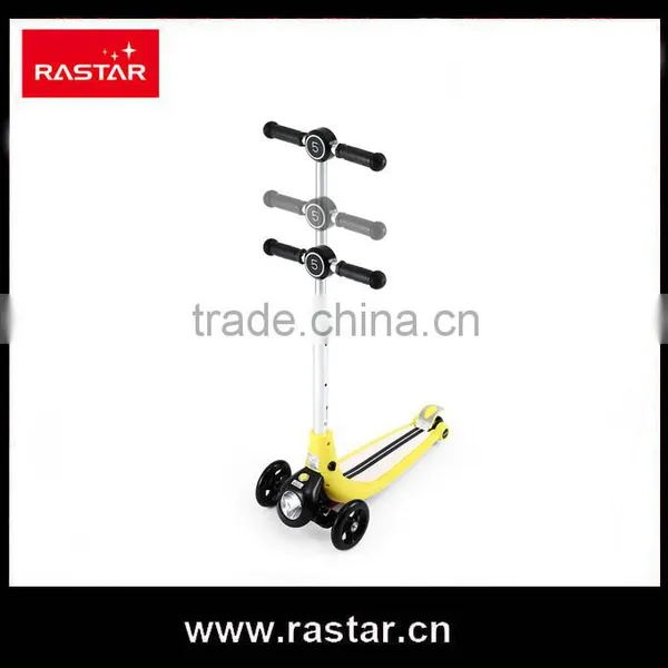 Rastar Kid Toy China Stunt Toy Flash Light Scooter 3 Wheels photo-3