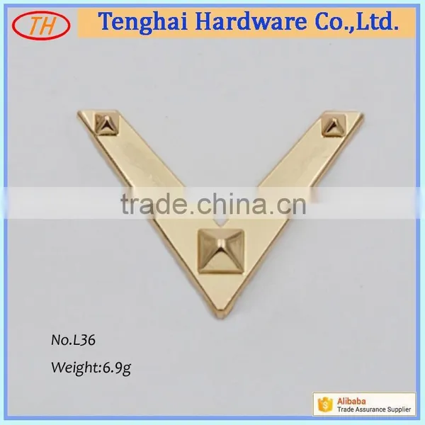 TH Light Gold Vintage Zinc Alloy Letter v Bag Accessories for Tote Bag