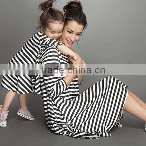 Europe Style Strip Summer Half Sleeve Mother Daughter Casual Dresses With Two Pocket