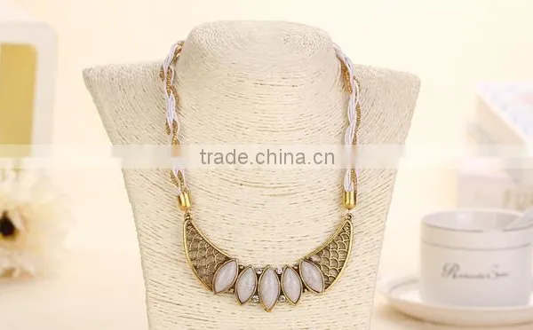 Fashioable New Trendy High-end Gemstone Necklace Vintage Geometric Necklace Wholesale photo-4