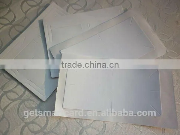 Passive maintenance free RFID UHF Tag