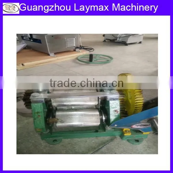 Easy Clean Hand Operation Sugar Cane Juice Machine Used for Supermarket photo-2
