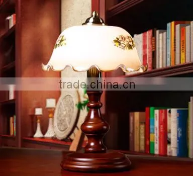 Antique Wooden Table Lamp ., British Style .wooden Tale Lamp .hand Craft Table Lamp photo-2
