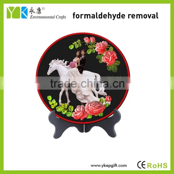 Activated Carbon Loving Couple Figurine Clean Air Wall Hanging Picture