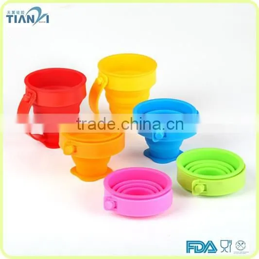 FDA/LFGB Standard Non-toxic Traveling Cup With Handles Folding Cup