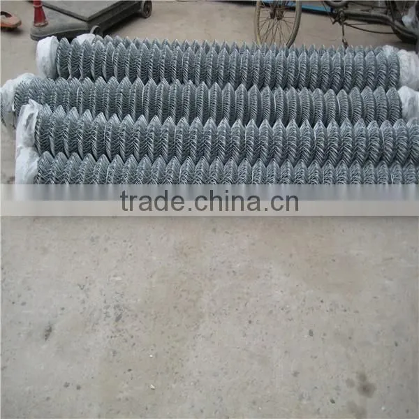 Chain Link Fence With Barbed Wire Overhang / Chain Link Fence Top Barbed Wire photo-2