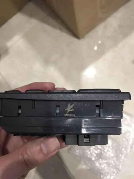 OE Member 20752915 21354398 Truck Window Lifter Switch Truck Combination Switch for VOLVO photo-5