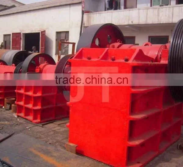 Mobile Limestone Granite Stone Crusher for Sand Stone Processing photo-3