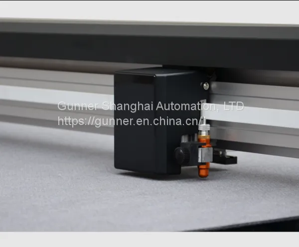 Gunner F Series Auto Fed Flatbed Digital Cutter Advertising Signs Flatbed Cutter Traffic Safety Sign Cutting Plotter photo-2