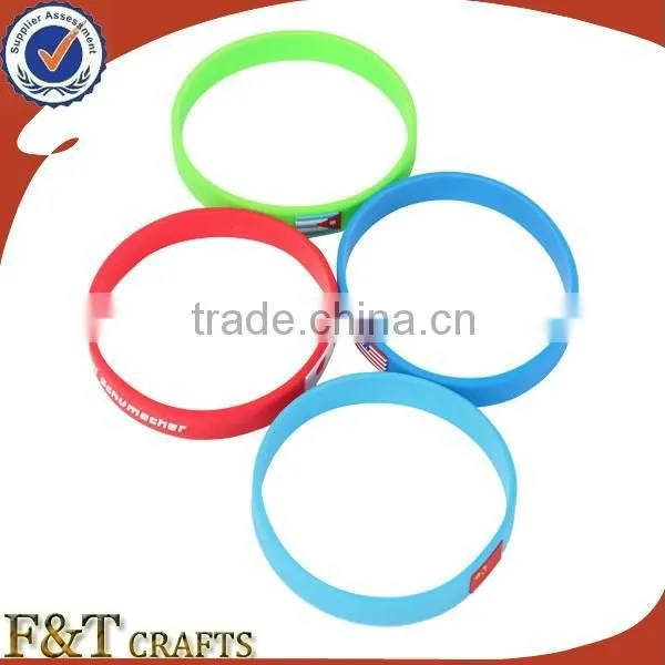 Chinese Supplier Customized Embossed Logo Rubber Colorful Silicone Bracelet Charms photo-3